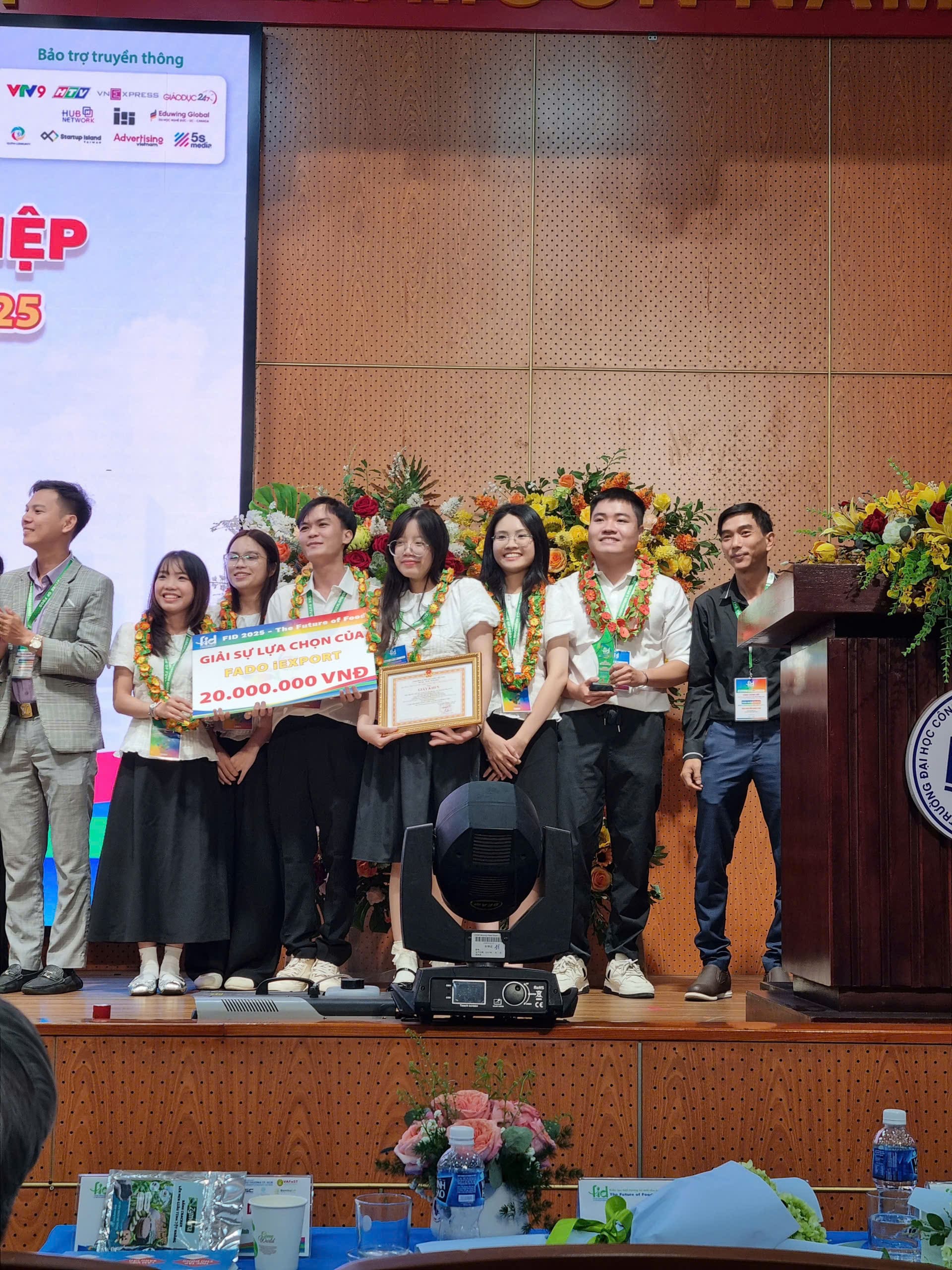 Đội nhận giải